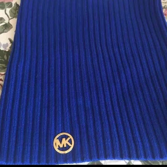 Used once Michael Kors scarf and beanie! - Picture 3 of 8